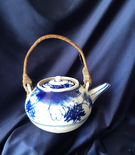 Chinese Teapot, Vintage Chinoiserie, Antique, Oriental, Blue & White, Flow Blue, Kitchen Decor, Tea Ceremony, Traditional