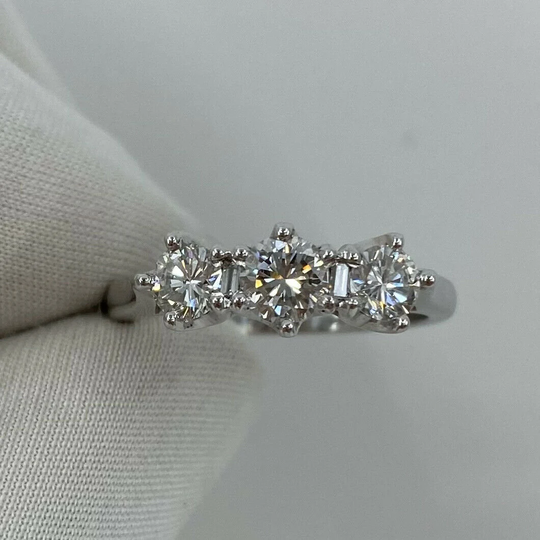 Brand New 0.90 Carat Diamond Vs G/H Trilogy Three Stone Ring 18K White Gold