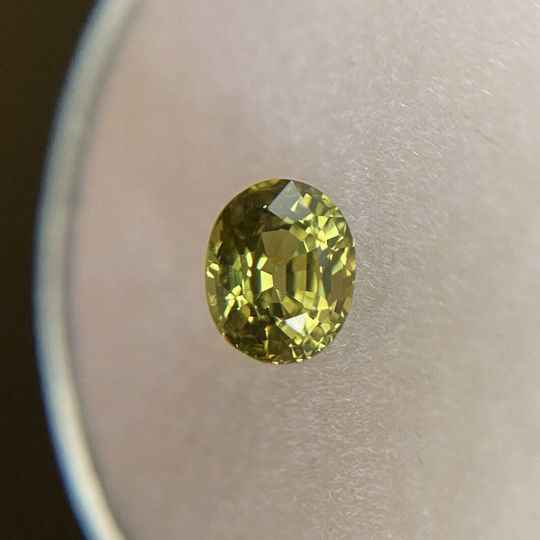 Fine Vivid Yellow Green Australian Sapphire Oval Cut 0.80Ct Untreated 5.5x4.4mm