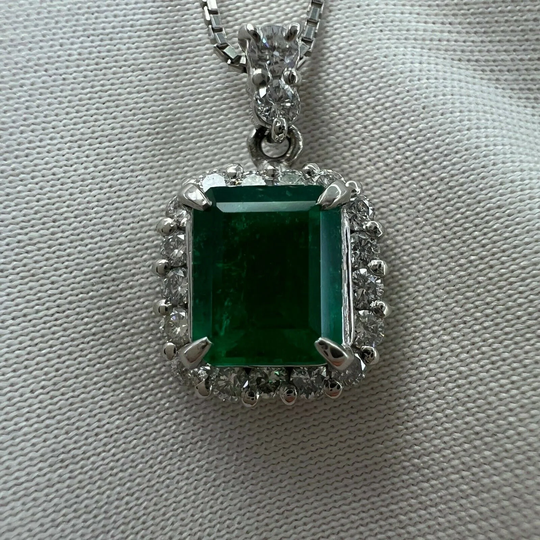 Natural Vivid Green Colombian Emerald Diamond Platinum Cluster Pendant Necklace