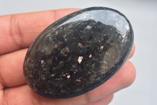 Top Quality Black Nuummite Palmstone/Coppernite Pillow Stone Palm 60x40x14 Mm./ 298.15 Ct. A - 153