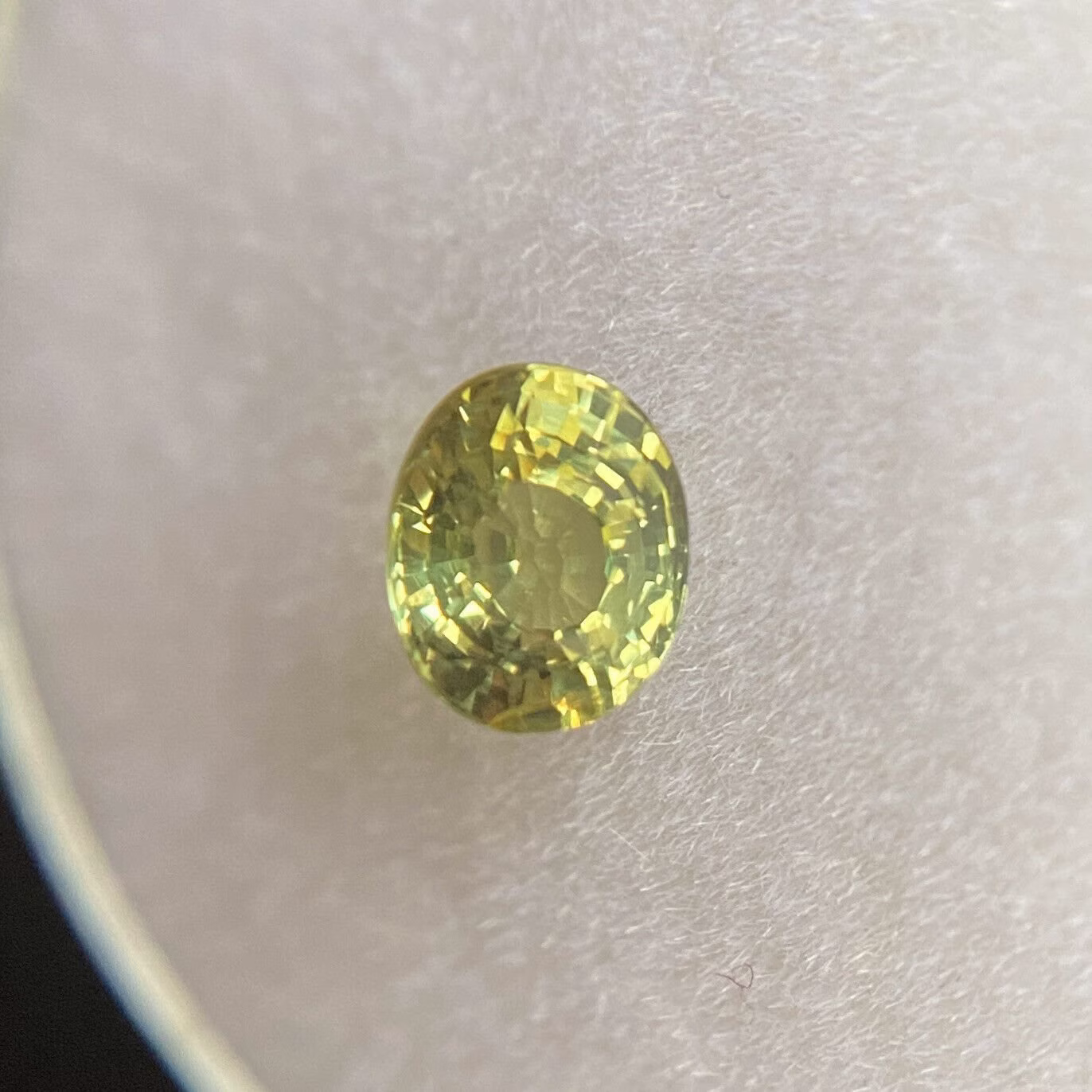 Fine Vivid Yellow Untreated Sapphire 0.72Ct Oval Cut Untreated 5.3x4.3mm Gem