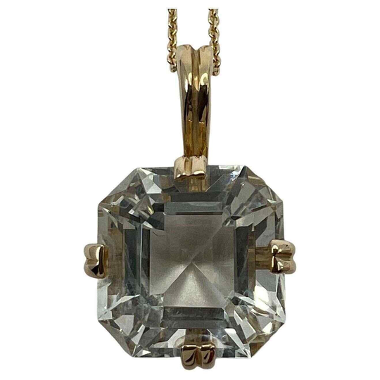 8.10 Carat Greenish Blue Aquamarine Square Emerald Cut Yellow Gold Pendant