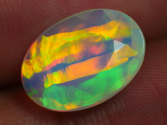 3.095 Crt Amazing Unique Yellow Broad Stripe Faceted Play Color Welo