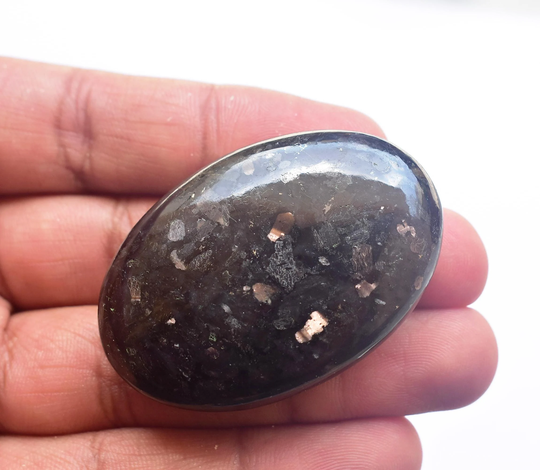 Top Quality Black Nuummite Palmstone/Coppernite Pillow Stone Palm 52x35x15 Mm./ 229.35 Ct. A - 40