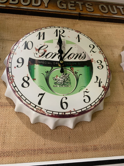 Gordon's Gin Vintage Retro 30cm Wall Clock Metal Bottle Top Man Cave Bar Garden Hallway Office Home Bedroom Silent Best Friends