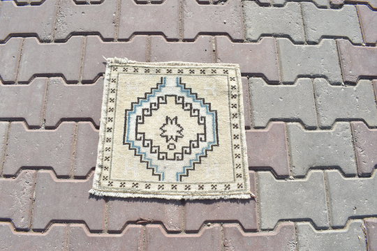 Small Vintage Rug, Turkish Mini Rug, Bath Rug, Small Rug, Rug Doormates, Handmade Gift Vintage Rug, 1'2x1'3 Ft, 483-B