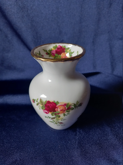 Old Country Roses, Royal Albert, Bud Vase, Miniature Collector's Gift, Roses Collectible, Vintage Room Decor