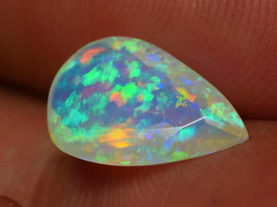 1.010 Crt Amazing Unique Faceted Play Color Welo