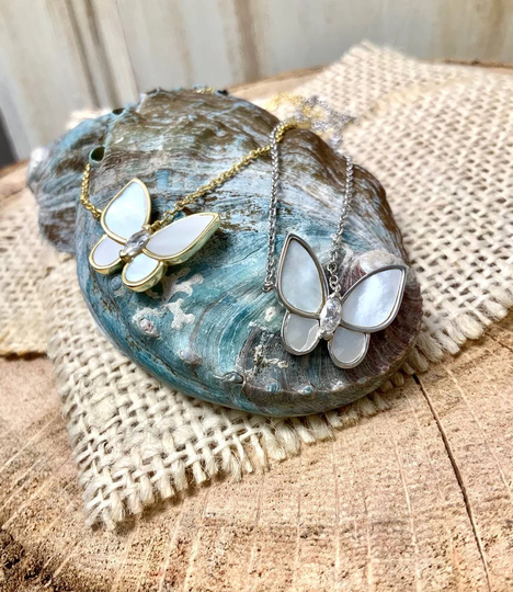 Mother Of Pearl Butterfly Fling Necklace No Coloration Stunning Trendy Must Have Fashionable Unique 14K Gold Vermeil Vca