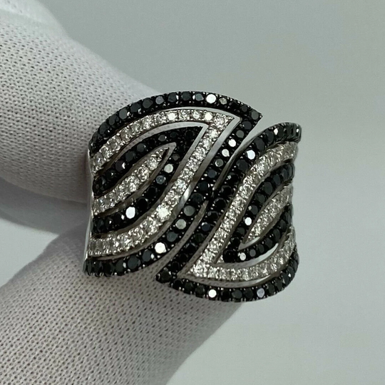 Modern Stylish Black & White Diamond 18 Karat Gold Swirl Band Ring