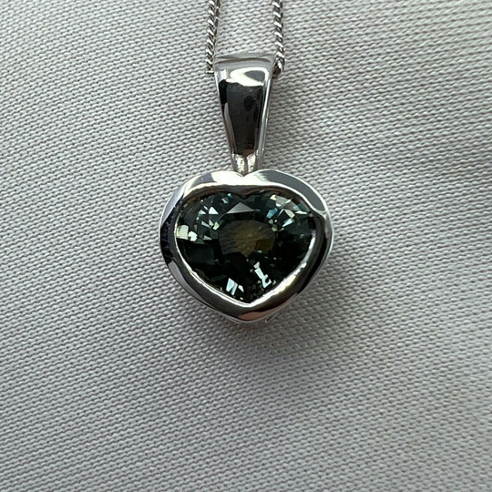 1.73Ct Igi Certified Colour Change Untreated Sapphire Heart Cut 18K Gold Pendant